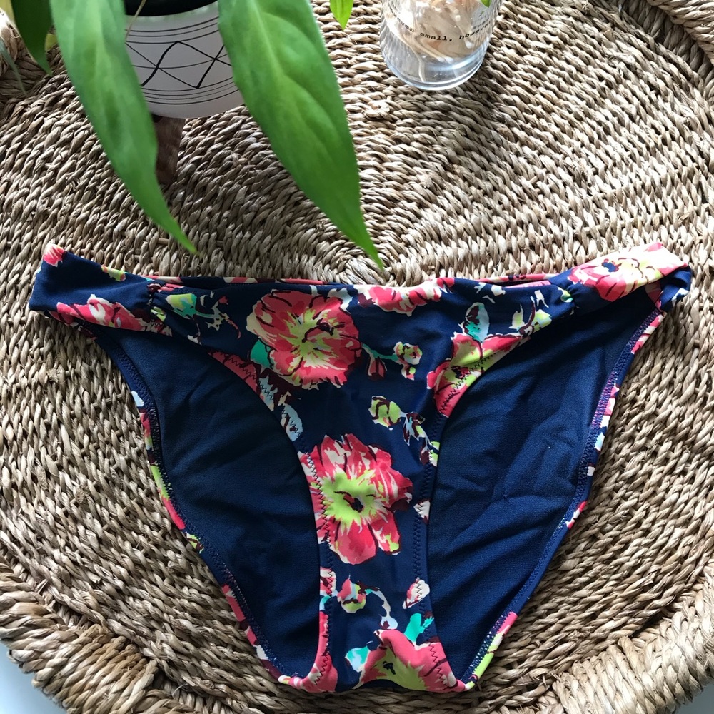 AERIE bikini bottoms!